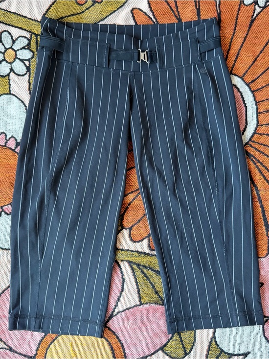 Vintage Pants - Y2K Lululemon Low Rise Pinstripe Belted Capri Pants Black Size 8